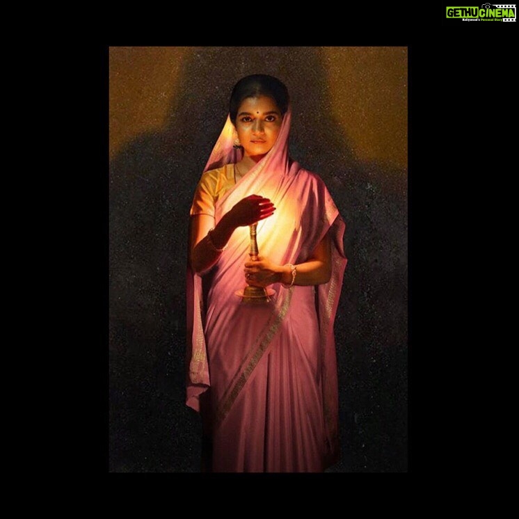 Swathi Reddy Instagram - Gita from “Glow Of Hope”. Gita was 14 when her father saw her walking with diyas on a Diwali night and was inspired to paint this. Also, recreating this was monster work. Be kind to team @sruvamstudios guys. They spent hours trying to recreate the tricky game of shadows and light and @maneesh_katam for MUA The last of the old school girl :) S L Haldankar