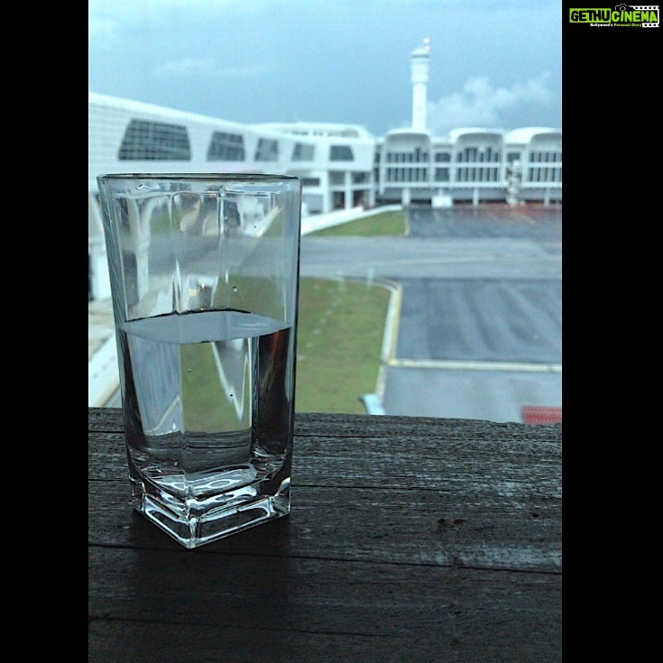 Swathi Reddy Instagram - A glass half full, a heart all full and an empty mind :) #Shh
