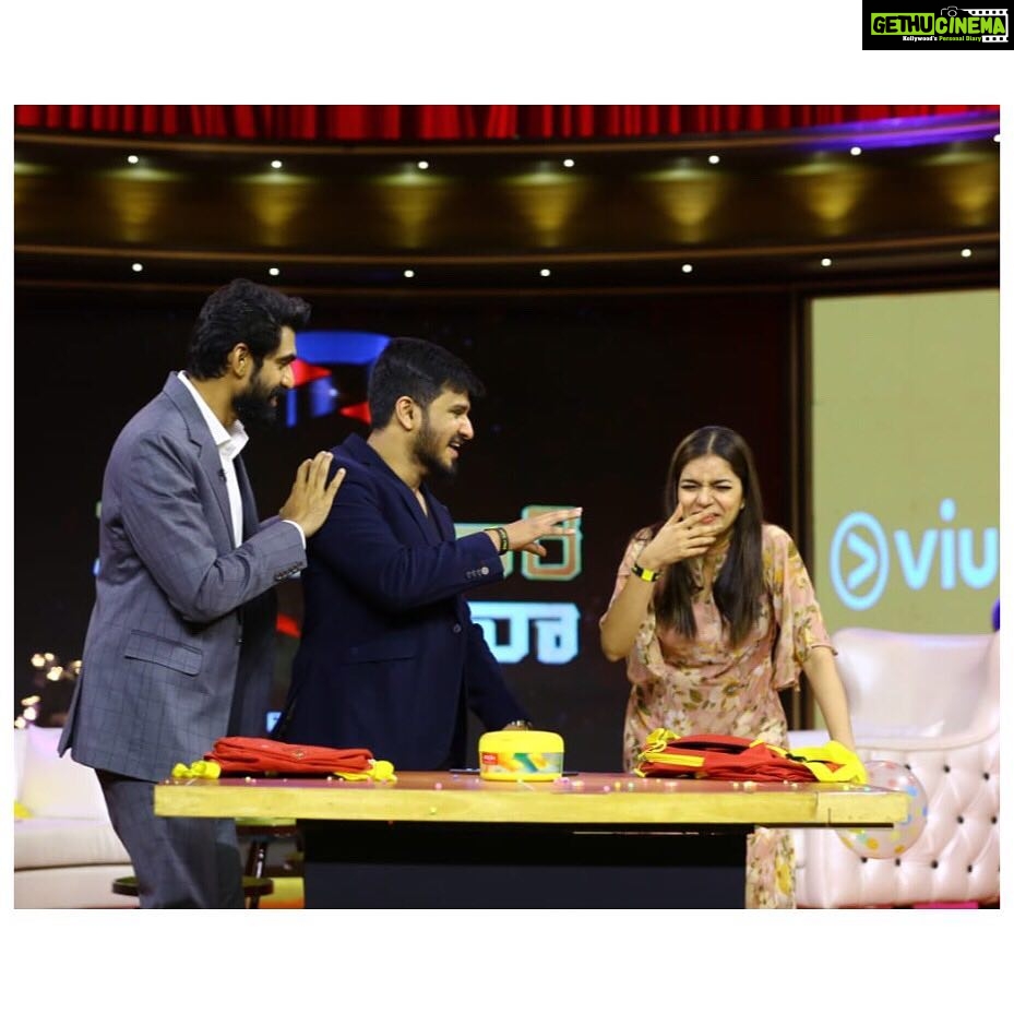 Swathi Reddy Instagram - Just. Breaking Instagram cool factor rules because it was so much fun ⭐️💛 #AboutLastNight