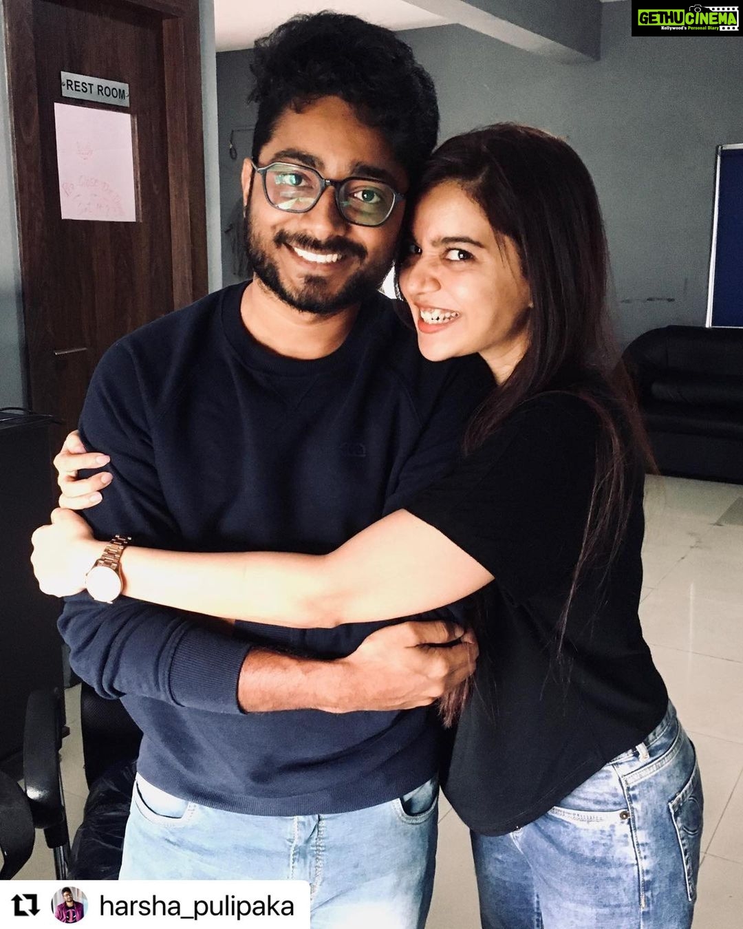 Swathi Reddy Instagram - Harsha, your first film is coming out in a month. You’ve written and directed this. It’s a form of magic isn’t it? Your words coming alive? Wishing you many more 🤍 #Repost @harsha_pulipaka with @use.repost ・・・ “Who is she!!?? A landmine in the name of a feather”!! #swathireddy #panchathantram🎙️