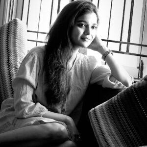 Swathi Reddy Instagram - Ah. Em nerchkuntunam anta?. We and folks around us acting out of character is now normal but in all this any “Aha” moments ? Maybe you lucked it out by finding them when belly is full and you ain’t hangry.

Any, “Damn! This is it!” kind of clarity. As in hacks for life. Maybe after a good night’s rest but never after a fight with a friend.

Miss something so much it sucks, only to realise it’s bad for you anyway and what u have is even better. (If you can see it that way). Learnt something that makes you smile only after frustrating you first?. We all be learning, observing many things.. ranging from - How in horror movies characters always whisper dialogues and you can’t hear them so you raise the volume but the damn bgm is always sudden and loud. To - the unpleasant truth and pleasant lies are equal equal. From - Wishing plumbling was project work in school instead of making the solar system with thermocol. To - An effortless dump is underrated relief.

What a time to be alive. No one is spared. Even if their Instagram looks rosy, sab ki phat rahi hai. 
Share below if not too tired.
