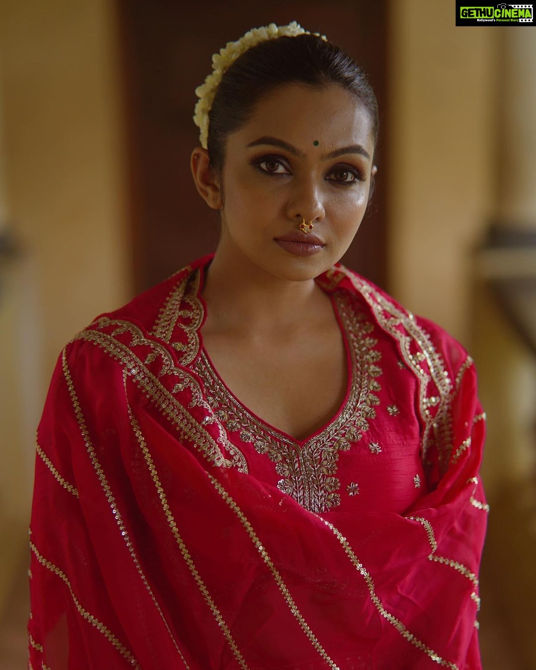Tanvi Ram Instagram - मनमर्जियां Inframe @tanviram Photographer @jaisonmadany Styled @geethanjali_897 @sandra_resmi Wearing @madebymilankochi Videographer @grapherme Edit @salgu_maan MUA @zara___makeover Technical support @rcanandhu @annica_._