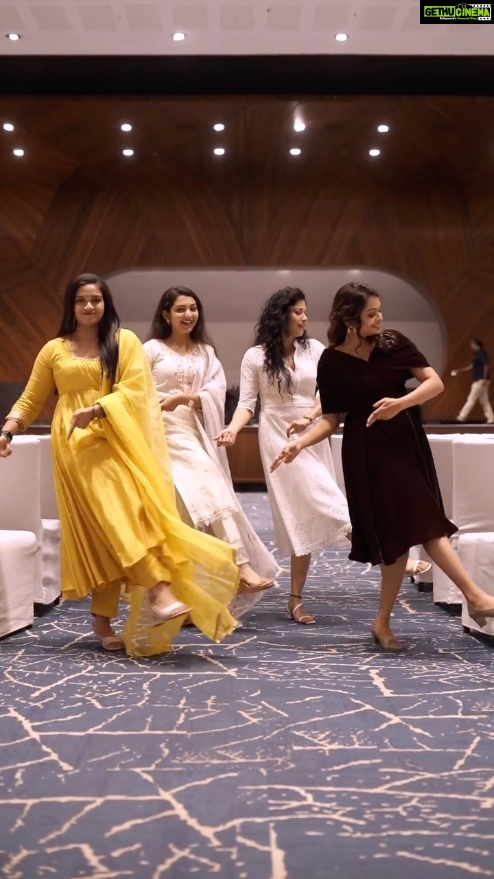Tanvi Ram Instagram - One with girls of 2018 π Missing many! @tanviram @sshivadaoffcl @jayashree_sivadhas #reelsinstagram #malayalam #2018movie #successparty #kerala #blessing #dance #reelitfeelit #trendingreels #explore #explorepage Le Meridian Kochi