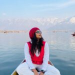 Tanvi Ram Instagram - #photodump - cos every side of kashmir looks beautiful♥️ Clicked by - @koshersaltgirl Attire - @zawe.calicut @_sanaah._ #kashmir #kashmirdiaries #travel Dal Lake, Srinagar, Jammu & Kashmir