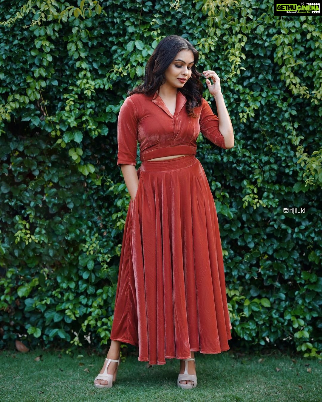 Tanvi Ram Instagram - ♥️ Photography : @rijil_kl Styling : @amritha_lakshmi___ @styledby_al_ Mua : @sreegeshvasan_makeupartist Costume :@wesnikfashion Jewellery : @anokhi_priyakishore #picoftheday #pic #tanviram #instagram