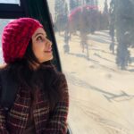 Tanvi Ram Instagram - Missing fdfs of my movie today but eagerly waiting for everyone to watch the movie and let us know your reviews♥️ #enkilumchandrike #tanviram #gulmarg #kashmir #travel Attire - @zawe.calicut Gulmarg Cable Car