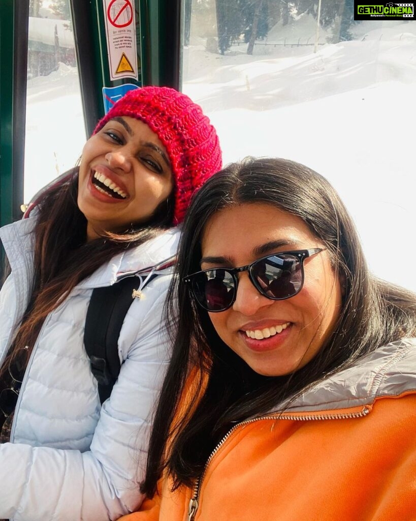 Tanvi Ram Instagram - Just two girls laughing their hearts out and having a good time…♥️ @koshersaltgirl #kashmir #tanviram #snowfall #travel #travelgram #gulmarg #naturelovers Gulmurg Gondola