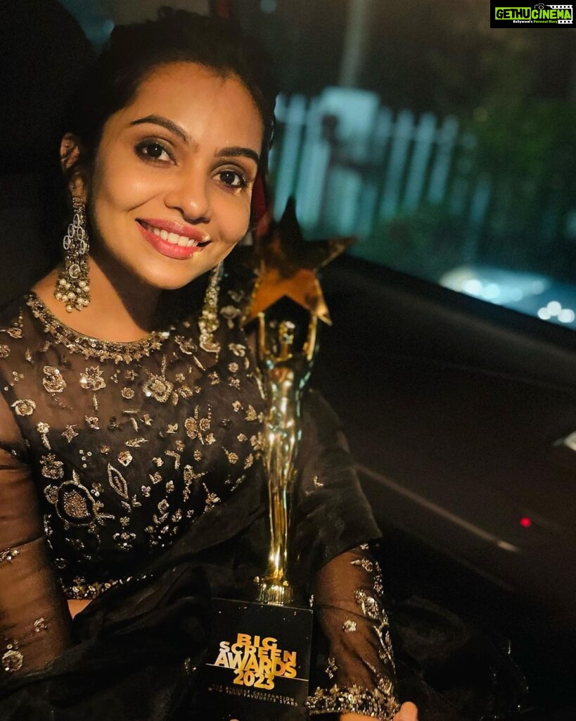 Tanvi Ram Instagram - All bout last night✨ Big screen awards 2023 Special performance award in various movies. Biigggg thank you♥ #bigscreenawards2023