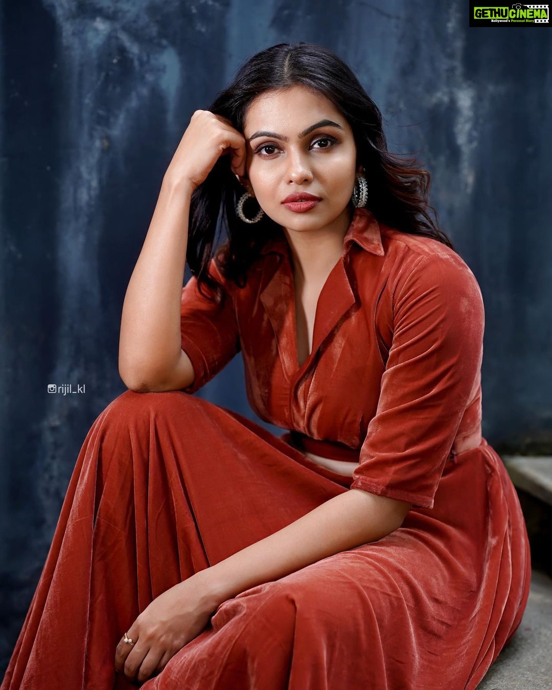 Tanvi Ram Instagram - ♥️ Photography : @rijil_kl Styling : @amritha_lakshmi___ @styledby_al_ Mua : @sreegeshvasan_makeupartist Costume :@wesnikfashion Jewellery : @anokhi_priyakishore #picoftheday #pic #tanviram #instagram