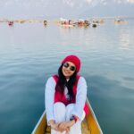 Tanvi Ram Instagram - #photodump - cos every side of kashmir looks beautiful♥️ Clicked by - @koshersaltgirl Attire - @zawe.calicut @_sanaah._ #kashmir #kashmirdiaries #travel Dal Lake, Srinagar, Jammu & Kashmir