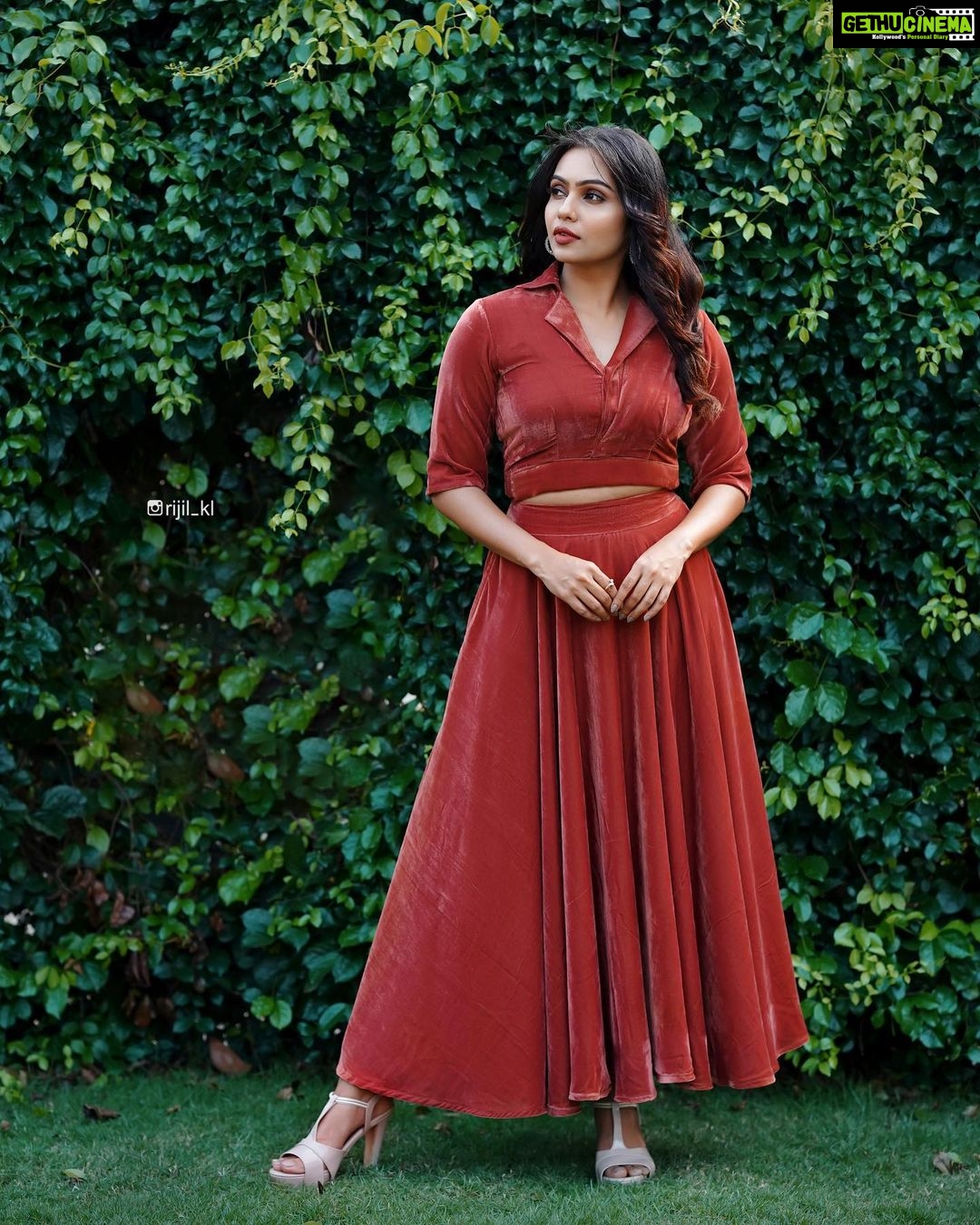 Tanvi Ram Instagram - ♥️ Photography : @rijil_kl Styling : @amritha_lakshmi___ @styledby_al_ Mua : @sreegeshvasan_makeupartist Costume :@wesnikfashion Jewellery : @anokhi_priyakishore #picoftheday #pic #tanviram #instagram