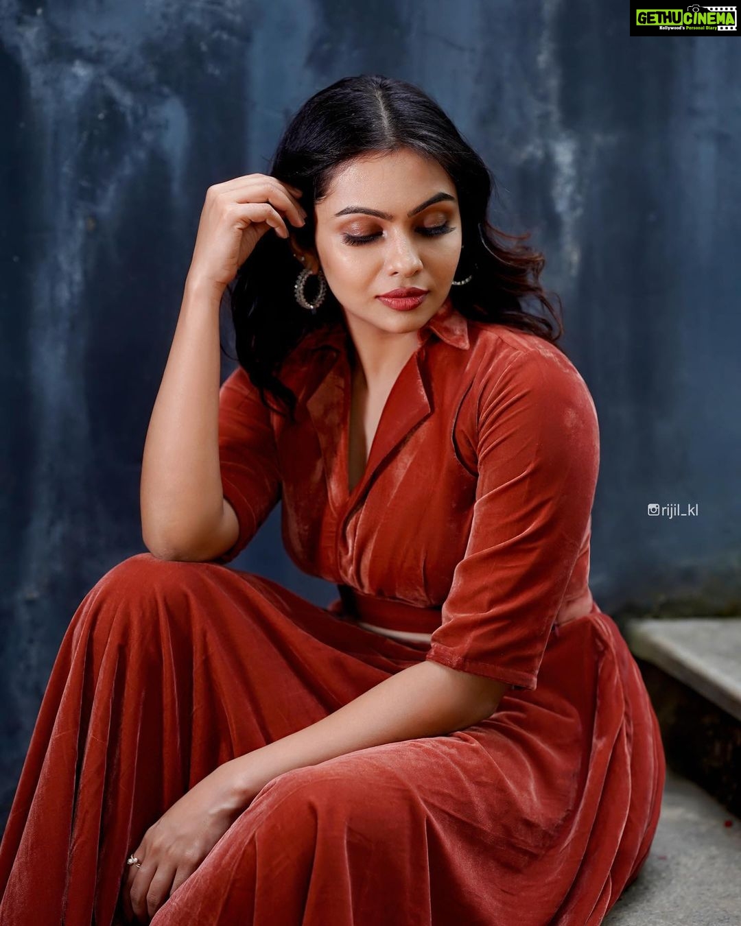 Tanvi Ram Instagram - ♥️ Photography : @rijil_kl Styling : @amritha_lakshmi___ @styledby_al_ Mua : @sreegeshvasan_makeupartist Costume :@wesnikfashion Jewellery : @anokhi_priyakishore #picoftheday #pic #tanviram #instagram