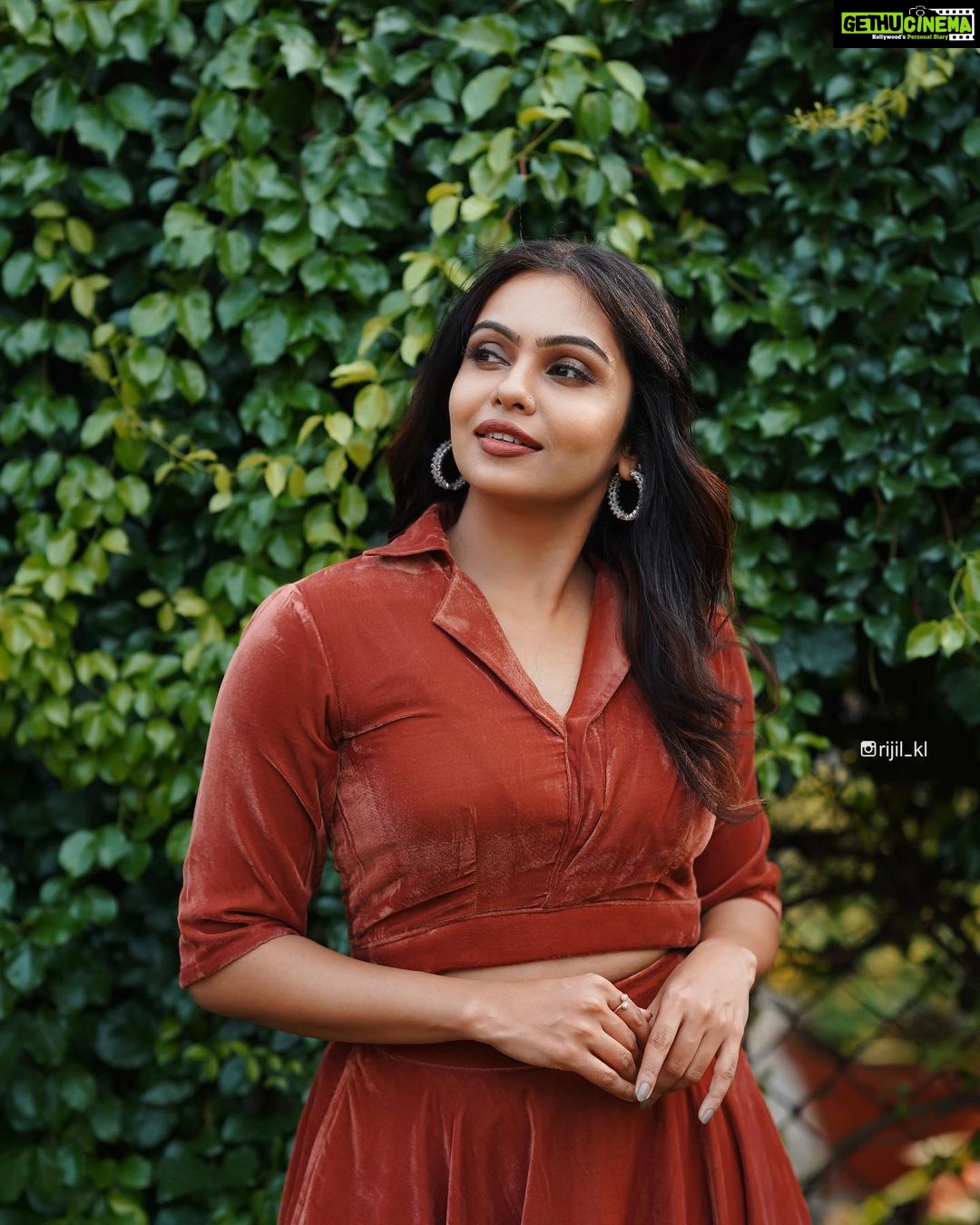Tanvi Ram Instagram - ♥️ Photography : @rijil_kl Styling : @amritha_lakshmi___ @styledby_al_ Mua : @sreegeshvasan_makeupartist Costume :@wesnikfashion Jewellery : @anokhi_priyakishore #picoftheday #pic #tanviram #instagram
