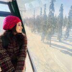 Tanvi Ram Instagram - Missing fdfs of my movie today but eagerly waiting for everyone to watch the movie and let us know your reviews♥️ #enkilumchandrike #tanviram #gulmarg #kashmir #travel Attire - @zawe.calicut Gulmarg Cable Car