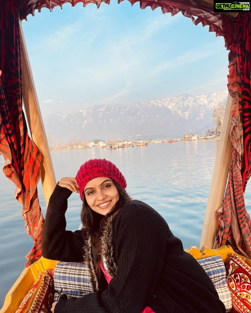 Tanvi Ram Instagram - Floatin’ along! Pc - @koshersaltgirl Travel agent - @kashmirsabbaticaltrips Attire - @zawe.calicut @_sanaah._ #travel #dallake #dallakesrinagar #kashmir #vacation #nature #pictures #naturelovers Dal Lake
