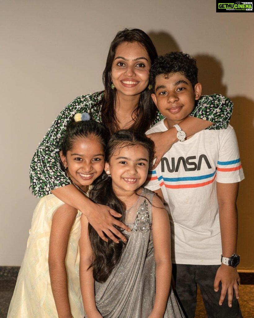 Tanvi Ram Instagram - With our little heroes♥ @_vriddhi_ @devanandha.malikappuram @just.me.pranav Attire - @western_lady_ #2018 #happybigfamily