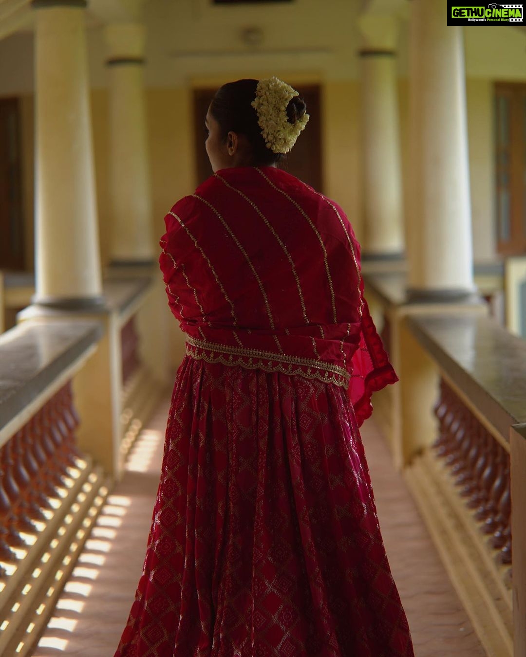 Tanvi Ram Instagram - मनमर्जियां Inframe @tanviram Photographer @jaisonmadany Styled @geethanjali_897 @sandra_resmi Wearing @madebymilankochi Videographer @grapherme Edit @salgu_maan MUA @zara___makeover Technical support @rcanandhu @annica_._