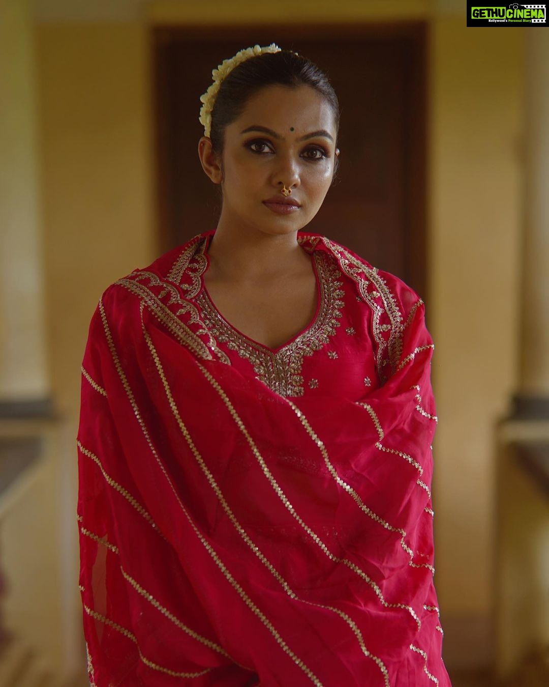 Tanvi Ram Instagram - मनमर्जियां Inframe @tanviram Photographer @jaisonmadany Styled @geethanjali_897 @sandra_resmi Wearing @madebymilankochi Videographer @grapherme Edit @salgu_maan MUA @zara___makeover Technical support @rcanandhu @annica_._