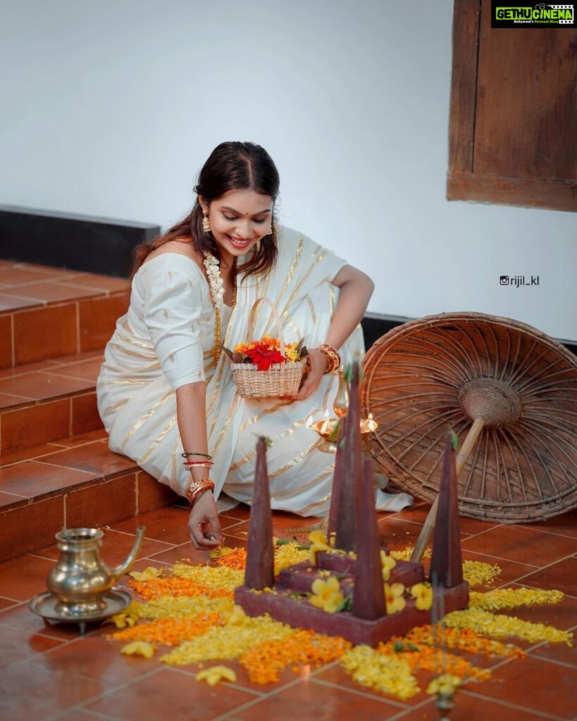 Tanvi Ram Instagram - Onam🌸 Camera - @rijil_kl Attire - @house_of_shalabam MUA - @sreegeshvasan_makeupartist Jewellery - @parakkat_jewels @elsamma_johnson_ @_anjalianil.__ Location - @palissery_heritage_home Special thanks to @imjoboyaugustine