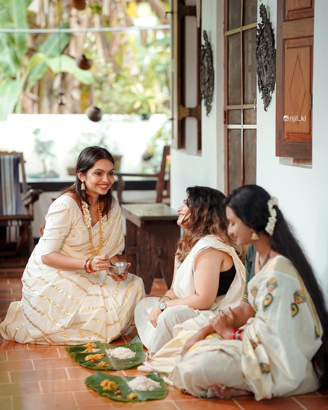 Tanvi Ram Instagram - Onam🌸 Camera - @rijil_kl Attire - @house_of_shalabam MUA - @sreegeshvasan_makeupartist Jewellery - @parakkat_jewels @elsamma_johnson_ @_anjalianil.__ Location - @palissery_heritage_home Special thanks to @imjoboyaugustine