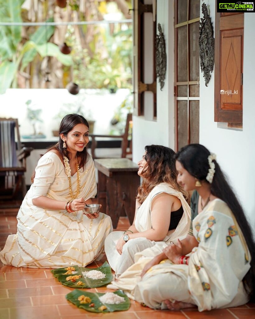 Tanvi Ram Instagram - Onam🌸 Camera - @rijil_kl Attire - @house_of_shalabam MUA - @sreegeshvasan_makeupartist Jewellery - @parakkat_jewels @elsamma_johnson_ @_anjalianil.__ Location - @palissery_heritage_home Special thanks to @imjoboyaugustine