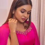 Tanvi Ram Instagram – Twirling into grace and charm, draped in the hues of pink💕

Photographer – @zoom.inphotography 
Stylist – @mehaka_kalarikkal 
Attire – @mahekdesigns 
MUA – @femy_antony__ 
Earrings – @makeoveravenue