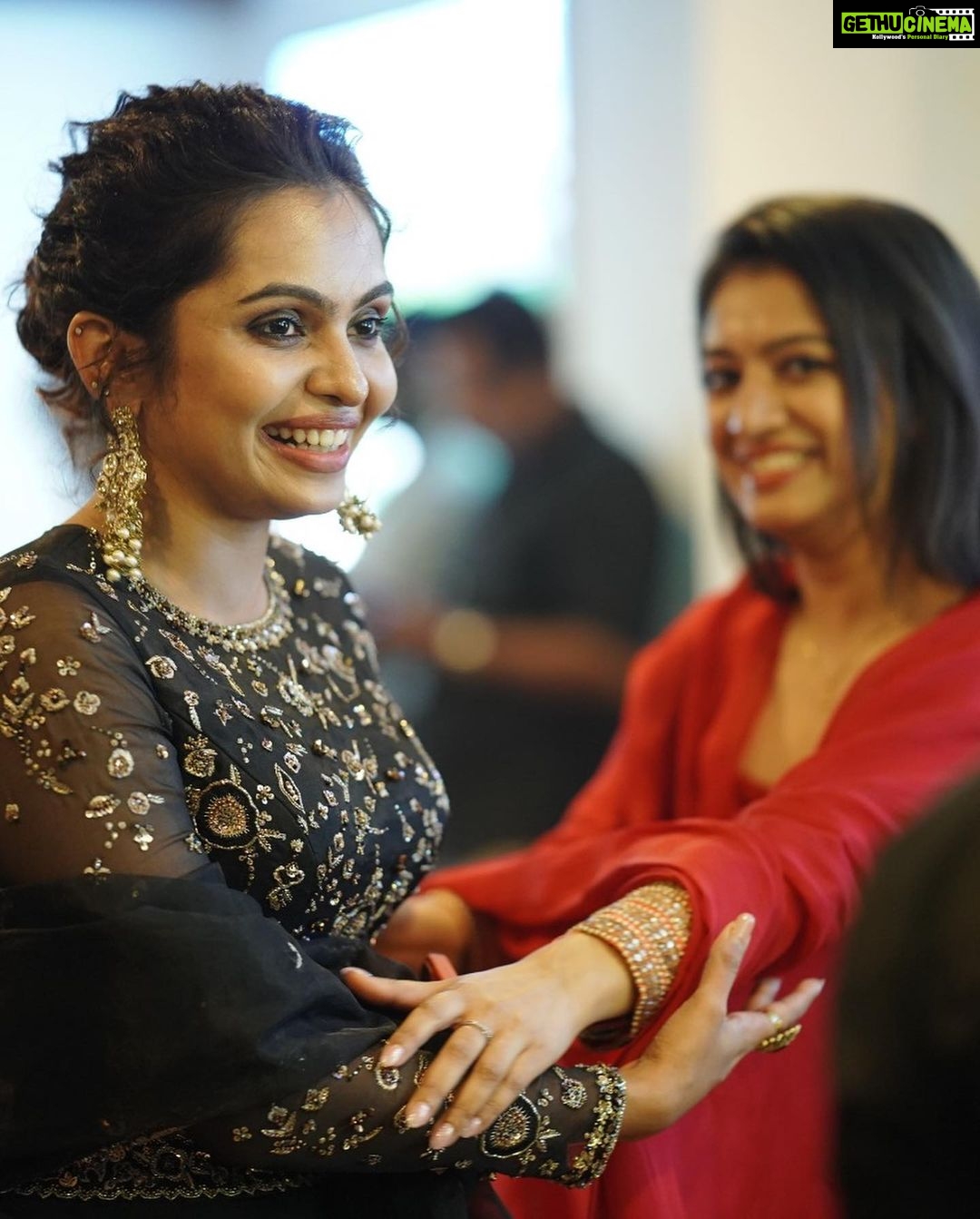Tanvi Ram Instagram - This night was fun♥️ @nithyamammen @elsamma_johnson_ Styling - @mehaka_kalarikkal Photography - @rijil_kl Makeup - @sreegeshvasan_makeupartist Costume - @mahekdesigns Ornaments - @makeoveravenue