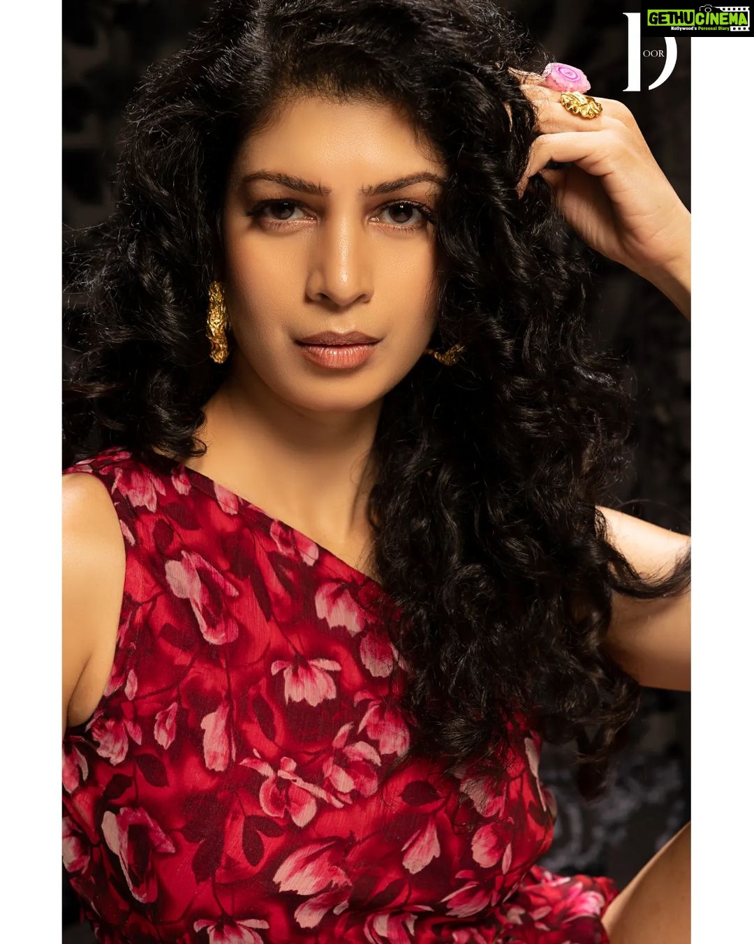 Tina Desai Instagram - ๐น๐น๐น Magazine @thedoormagazine Featuring @desaitina Photographer and Creative Director @dhruv_vohraphotography Editor at Large and Fashion Director @jennet_david_william Stylist @sreevardhan_keto Make-up artist @sarrahmukadamedits Hair stylists @tejal_makeup_and_hair Assistant photographer: @b.runphotography Location @blackframesstudios Outfit @edgeindiaa_ Jewelry @nihiraa_india #thedoormagazine