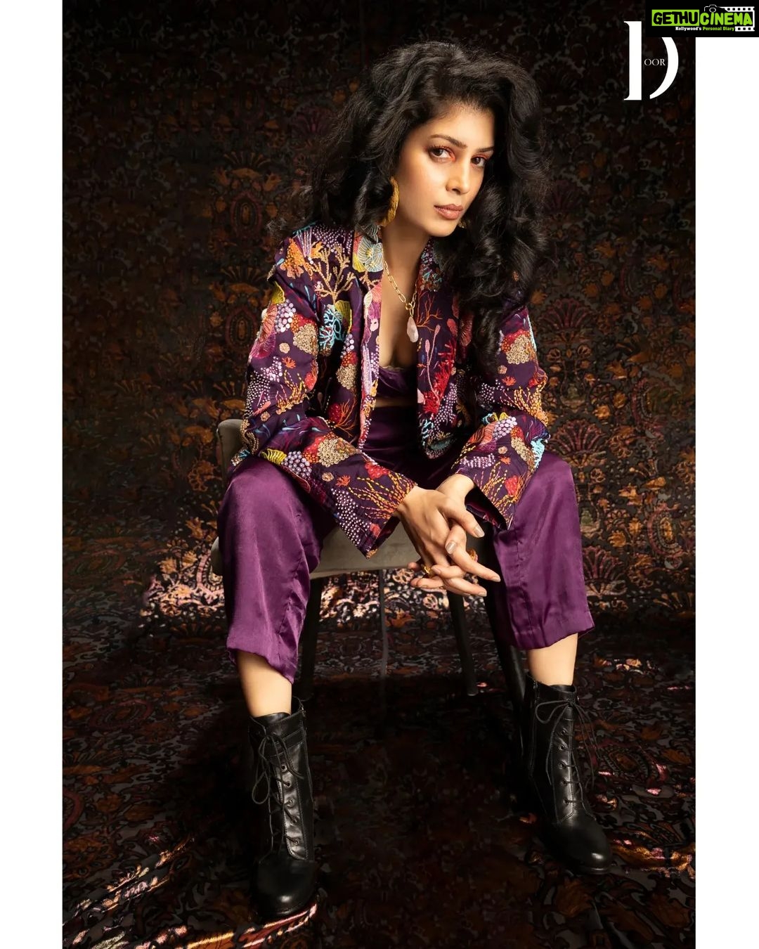 Tina Desai Instagram - S'more! ✨✨✨ Magazine @thedoormagazine Featuring @desaitina Photographer and Creative Director @dhruv_vohraphotography Editor at Large and Fashion Director @jennet_david_william Stylist @sreevardhan_keto Make-up artist @sarrahmukadamedits Hair stylists @tejal_makeup_and_hair Assistant photographer: @b.runphotography Location @blackframesstudios Outfit @aashitajainatelier Jewelry @nihiraa_india Footwear @hypeshoes.in #thedoormagazine