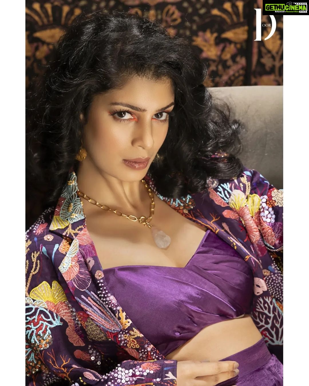Tina Desai Instagram - S'more! ✨✨✨ Magazine @thedoormagazine Featuring @desaitina Photographer and Creative Director @dhruv_vohraphotography Editor at Large and Fashion Director @jennet_david_william Stylist @sreevardhan_keto Make-up artist @sarrahmukadamedits Hair stylists @tejal_makeup_and_hair Assistant photographer: @b.runphotography Location @blackframesstudios Outfit @aashitajainatelier Jewelry @nihiraa_india Footwear @hypeshoes.in #thedoormagazine