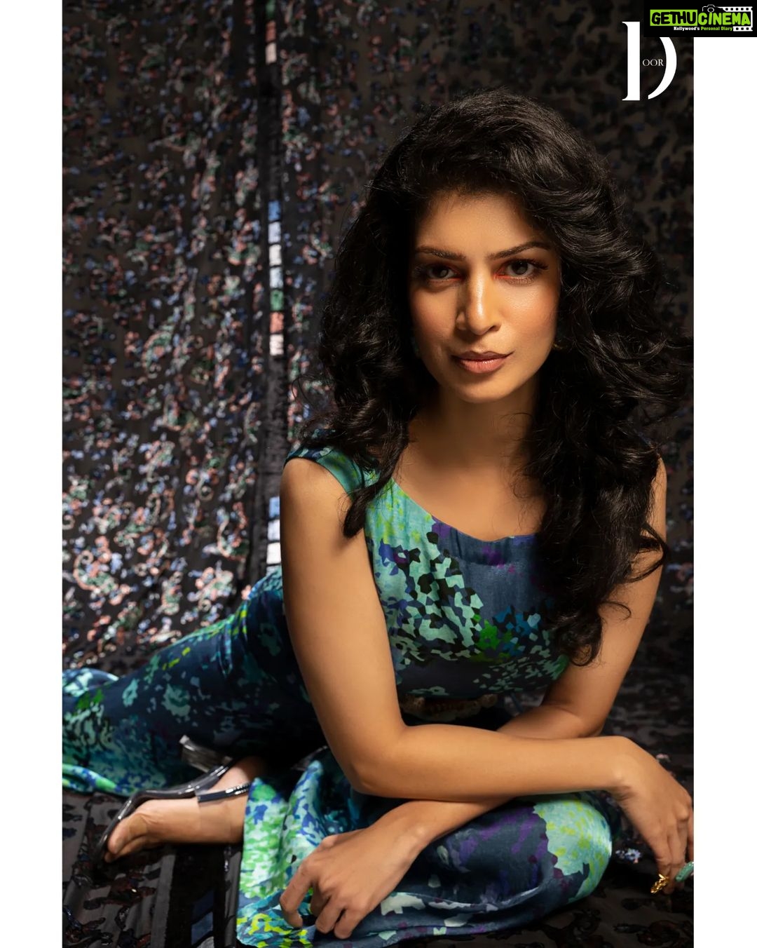 Tina Desai Instagram - π¬π¬π¬ Magazine @thedoormagazine Featuring @desaitina Photographer and Creative Director @dhruv_vohraphotography Editor at Large and Fashion Director @jennet_david_william Stylist @sreevardhan_keto Make-up artist @sarrahmukadamedits Hair stylists @tejal_makeup_and_hair Assistant photographer: @b.runphotography Location @blackframesstudios Outfit @aashitajainatelier Jewelry @nihiraa_india Background @zurithestore Footwear @hypeshoes.in #thedoormagazine