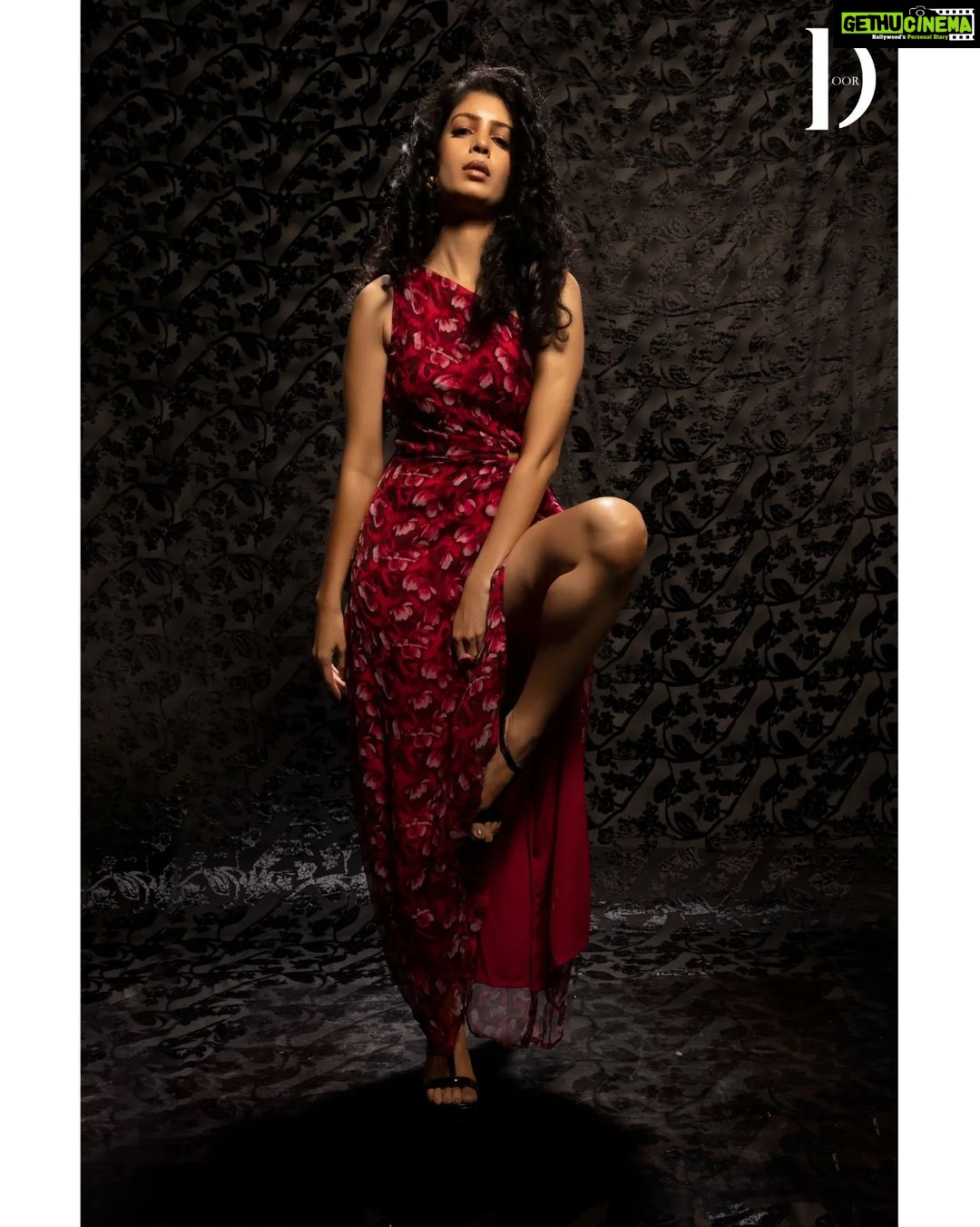 Tina Desai Instagram - ๐น๐น๐น Magazine @thedoormagazine Featuring @desaitina Photographer and Creative Director @dhruv_vohraphotography Editor at Large and Fashion Director @jennet_david_william Stylist @sreevardhan_keto Make-up artist @sarrahmukadamedits Hair stylists @tejal_makeup_and_hair Assistant photographer: @b.runphotography Location @blackframesstudios Outfit @edgeindiaa_ Jewelry @nihiraa_india #thedoormagazine
