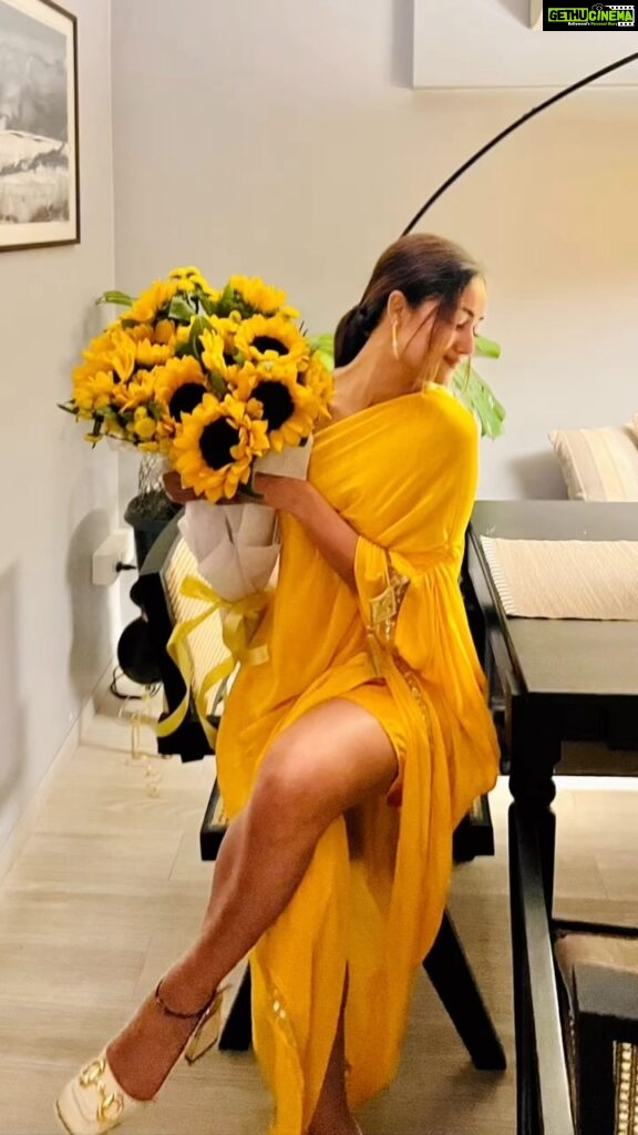 Tridha Choudhury Instagram - Can I be your Sunflower 🌻 #postmalone #sunflowerlove #flowersmakemehappy #flowersmakemesmile #summerstyle #summerhair #summeroutfits