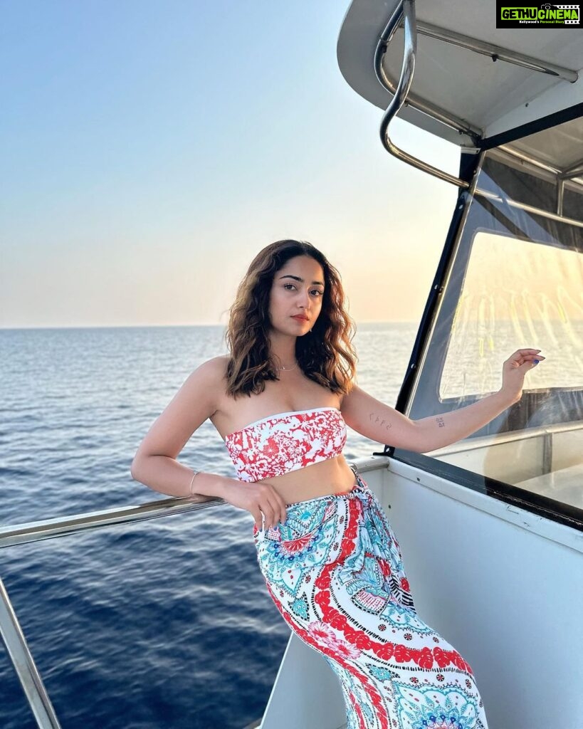 Tridha Choudhury Instagram - Bronzed to perfection 🎬 #tannedbody #tanned #beachbod #travelwithtridha #summerskin #skincare #summerskin #aunaturale Maldives