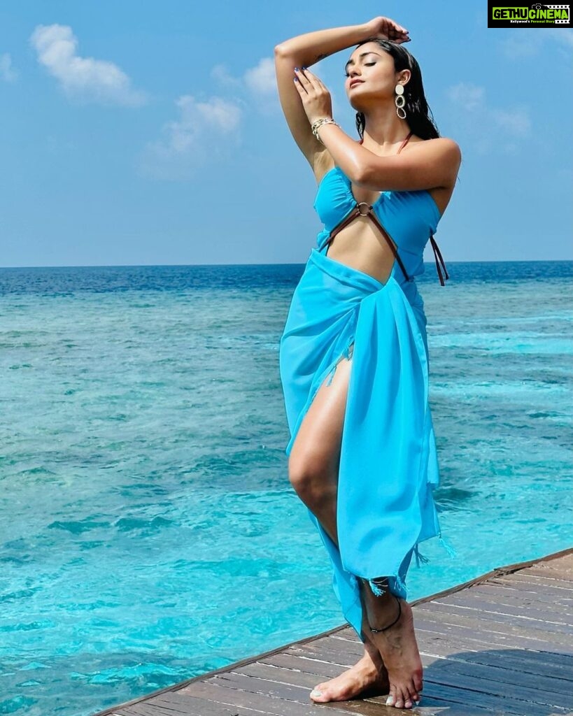 Tridha Choudhury Instagram - Playing dress up as Jasmine in Maldives 🥂 @wmaldives 🥂 Wearing @flirtatious_india Styled by @intriguelook 🥂 #travelphotography #travelwithtridha #stylewithtridha #resortwear W Maldives