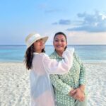 Tridha Choudhury Instagram - Mama it’s summer 💙 @thewestinmaldives 💙 #travelwithtridha #travelphotography #westin The Westin Maldives Miriandhoo Resort