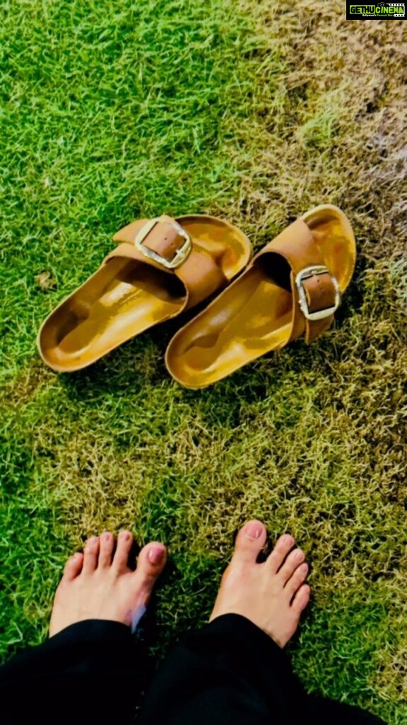 Tridha Choudhury Instagram - Walking barefoot on the Grass is a great way to end your day … 🍃 Being barefoot increases activity in muscles of the foot, ankle, knee and hip and over time this strengthens joints, making movement more efficient 🍃 Would you try it ? Type ‘ YES’ if you would 🍃 #therapywithtridha #sweatwithtridha #barefootwalking #fitnessmotivation #fitnesschallenge #fitnesscommunity