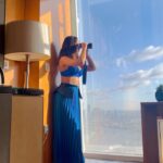 Tridha Choudhury Instagram – I spy with my little eyes… the most Ethereal view of London 🥂

@shangrilalondon 🥂

Captured & edited by @tridhac 🥂

#travelwithtridha #travel #travelandexplore #hotelsandresorts #shangrilahotels #hotelview #exoticdestinations #luxurylifestyle #luxuryhotels #hotelsoftheworld #beautifulhotels Shangri-La The Shard, London