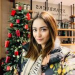 Tridha Choudhury Instagram - Nothing to dampen my Holiday spirit when my hair colour by @lorealpro looks so radiant and fresh! Loving the Christmas vibes here! 🎄♥️ #Ad @lorealpro_education_india #FrenchBalayageIndia #myfrenchbalayage #haircareroutine #haircareprofessional #haircarefirst #haircolour #haircolourtrends #christmasmood #christmasspirit
