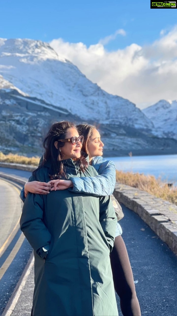 Tridha Choudhury Instagram - Ce la vi 🤍 …. Thank you for being an important part of my year 🤍 Let’s keep exploring new places ,food , people & music 🤍 In order of appearance- @chandnianzar @trishnachoudhury @riya.majumdar @azaan_sait @roopangi_vakharia @behzu @aditya_sr7 @zohhhhh @rishi1595 @kartik462 @anyasamusic @ispynats @noodsgram 🤍 #travelwithtridha #travelandleisure #travelanddestinations #travelandexplore #celavi #thatslife #2022
