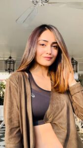 Tridha Choudhury Instagram - Golden hour capture 🧁 #gossipgirl #gossipgirledits #uppereastside #nyc #newyork_instagram #newyorkstateofmind