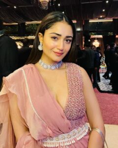 Tridha Choudhury Instagram - The Lyrics 🌸 #currentmood #trendingsong #indianweddingbuzz #indianweddingseason