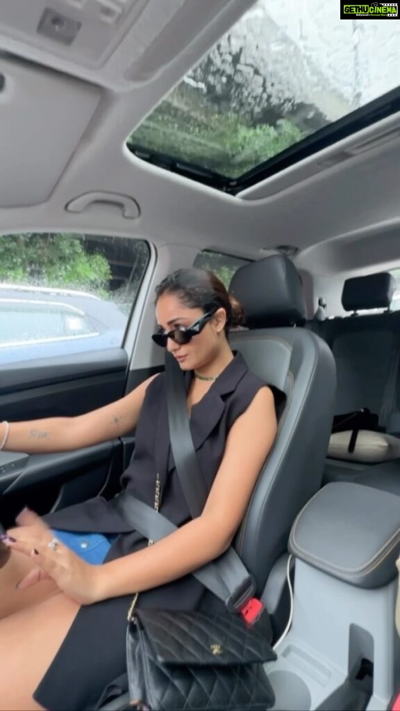 Tridha Choudhury Instagram - Monsoon mood on a Monday in Mumbai 🖤 My current jam for a monsoon drive … what’s yours ??? 🖤 Post your comments below with the ‘ Song name ‘ 🖤 #therapywithtridha #musictherapy #therapythoughts #therapyworks #musicistheanswer #musicmonday #musiciseverything