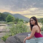 Tridha Choudhury Instagram – Falling in Love feels like this … 🍃 @niraamayasamroha 🍃

Come fall in love … 

#travelwithtridha #therapywithtridha #athirappilly #athirapallywaterfalls #chasingwaterfalls #waterfallhike #waterfallsofinstagram #travelcommunity #travel_drops #wellnesswarrior #wellnessretreat Niraamaya Retreats Samroha