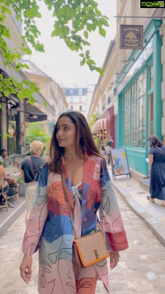 Tridha Choudhury Instagram - Last Monday looked like this in Paris 🇫🇷 A leisurely stroll by the Seine, to enjoying savoury Crepes at Rue De Rivoli… A bottle of Rosé that accompanied us from Pont neuf to the by lanes of Montmartre… a perfect Monday in Paris ⭐️ Wearing @dawnanddusk.co 🇫🇷 Styled by @intriguelook ⭐️ #parisfoodie #parisienne #parisstreets #streetsofparis #parismood #parisfashionweek #parisgram Pont Neuf Bridge