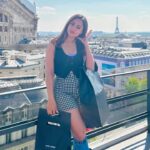 Tridha Choudhury Instagram - Love at first sight 👜 #travelwithtridha #retailtherapy #therapysession #confessionsofashopaholic #shopaholic #parisvibes #parisjetaime #parisjetadore #parisienne Galeries Lafayette