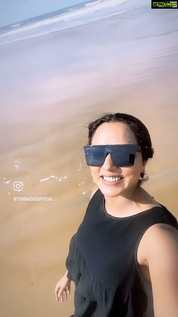 Tuhina Das Instagram - This is #love 🌴🐚🐬🌊 #throwback #tuhinadas #majormissing #beachgirl#reelsindia #reelitfeelit Somewhereontheearth