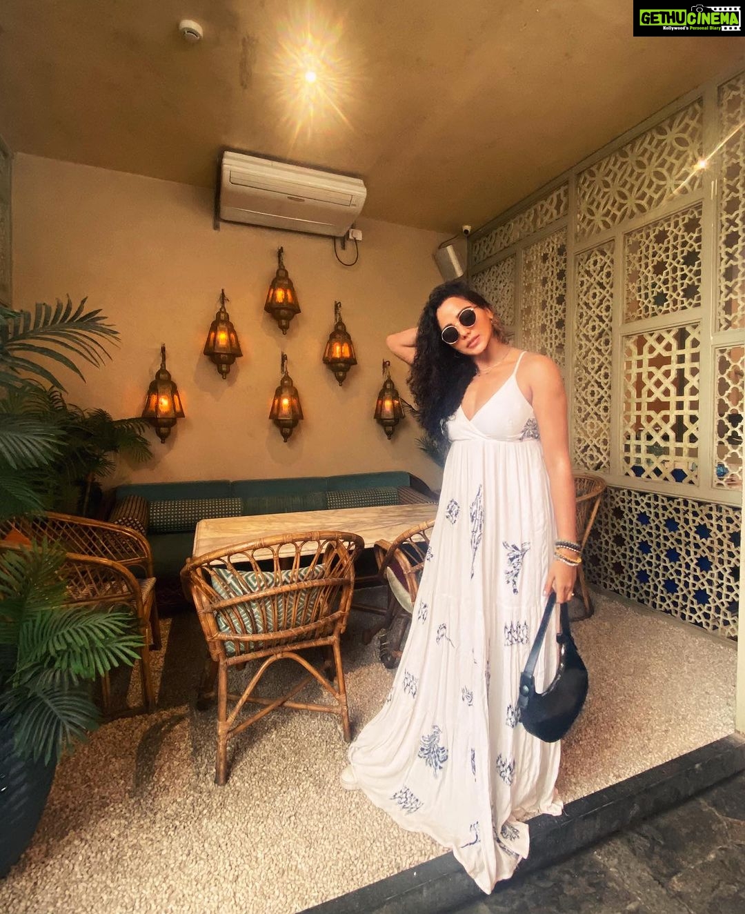 Tuhina Das Instagram - Manifesting for a Turkish #vacation 🌻🍀🤍 Bayroute