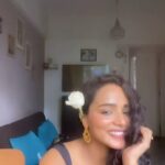 Tuhina Das Instagram - Getting ready most days can often lead to the funniest of accidents. Watch till end. My First #grwm 🫣🤪🤦🏻‍♀️ #grwm #flowers #saree #black #thursday #work #curly #bong #grwmmakeup #reels#reelsinstagram #trendingsongs #love#heeriyesong❤️❤️ Mumbai - मुंबई