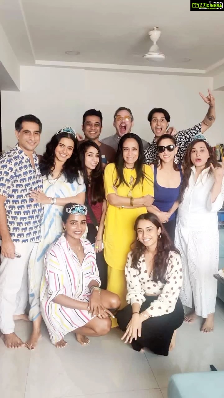 Tuhina Das Instagram - It was @bhavnapani13 #happybirthday 🥳 I love you 😘💕 Thank you @imrankan for having me. Cheers to good food, good vibes , good memories . As I told you earlier, I wish I could stay a little longer 😌 #tuhinadas #bithday #birthdaygirl #friday #food #fun #music #friendship #instagram #reelsindia #reelsvideo #reelsinstagram #instadaily#trending#apdhillon#feelitreelit Pali Hill.Bandra(mumbai)